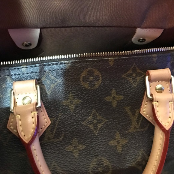 S🚫LD!!! AUTHENTIC “LIKE NEW” LOUIS VUITTON SPEEDY MONOGRAM BANDOULIÈRE 30 - Picture 4 of 15
